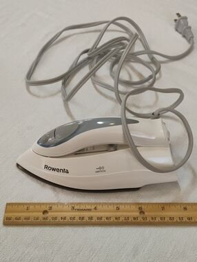 Rowenta Compact Steam Iron With Instructions And Bag High Quality